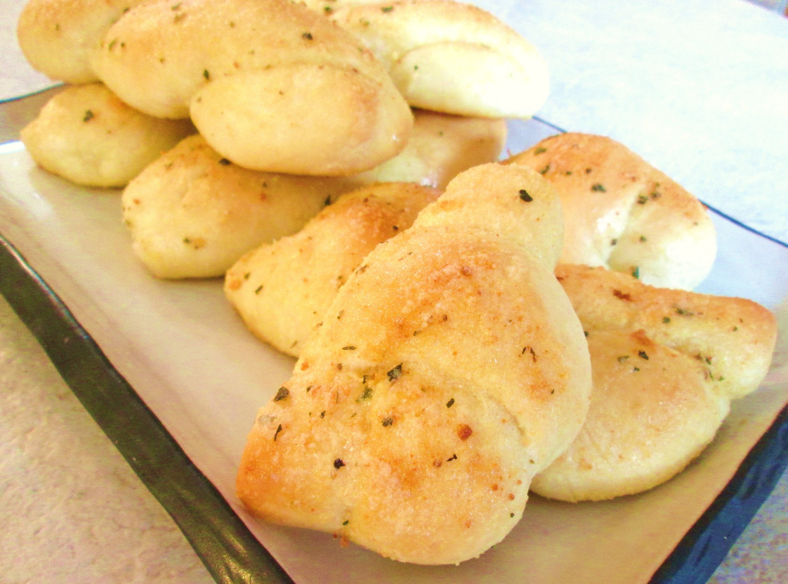 Garlic Parmesan Bread Knots & Twists