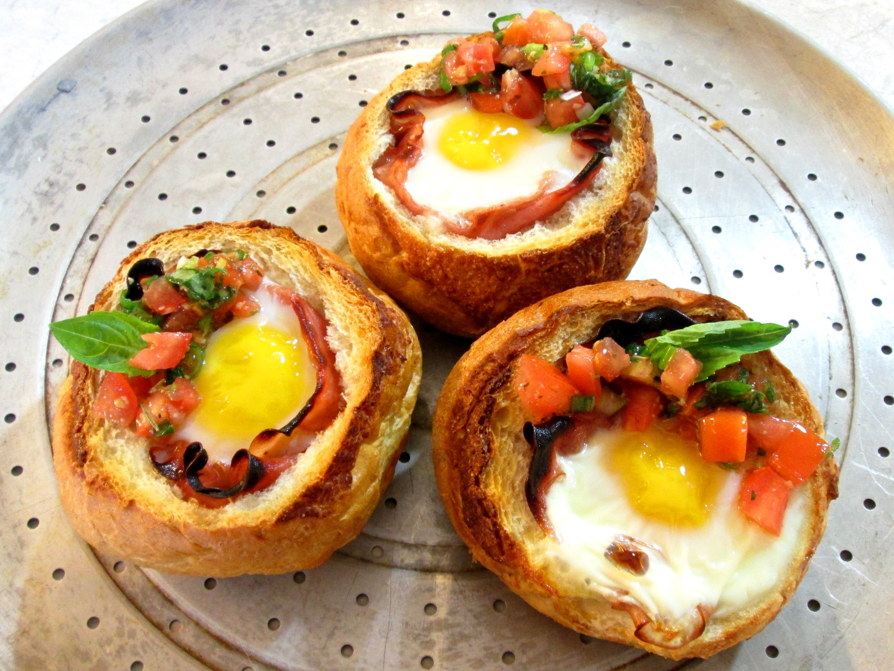 Egg Bread Bowl with Ham and Bruschetta