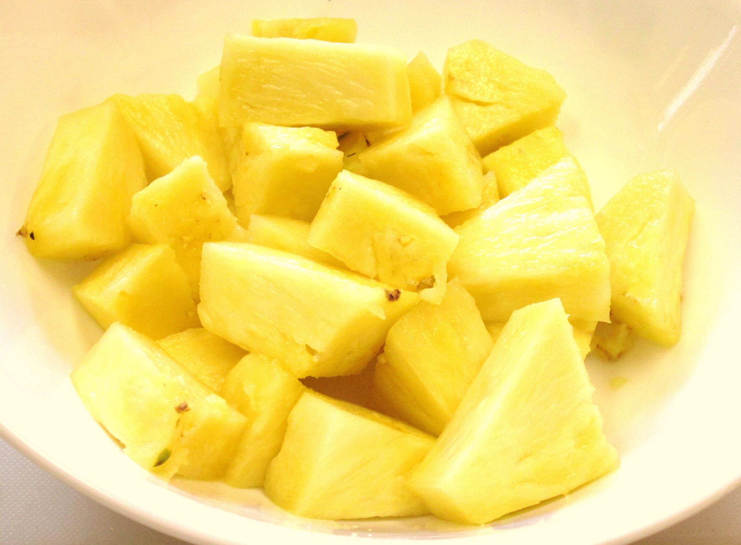 How to cut a Pineapple