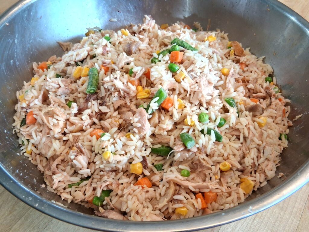 A wholesome, homemade dog food bowl, packed with tender chicken, veggies, and nutritious rice—perfectly balanced for your pup’s health and happiness.